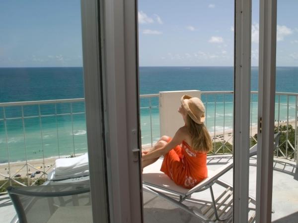 Sea View Hotel : photo 2 de la chambre chambre double de luxe avec balcon et vue partielle sur l'océan