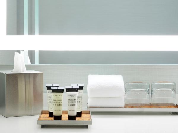 The Godfrey Hotel Boston : photo 7 de la chambre chambre lit king-size