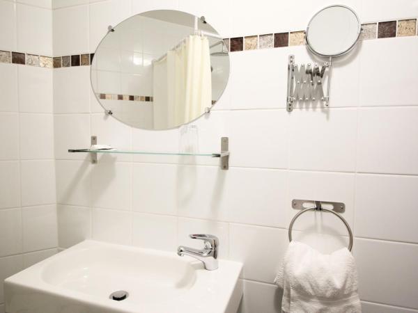 Hotel des Pyrénées : photo 9 de la chambre chambre double