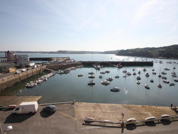 Appartement Design I - Port du Rosmeur - Douarnenez : photo 3 de la chambre appartement - vue sur mer