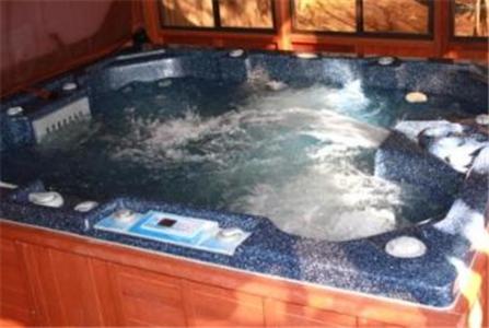 Alla's Historical Bed and Breakfast, Spa and Cabana : photo 8 de la chambre chambre lit king-size