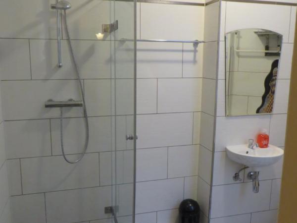 Hotel Gunia : photo 1 de la chambre chambre simple avec salle de bains extérieure privative