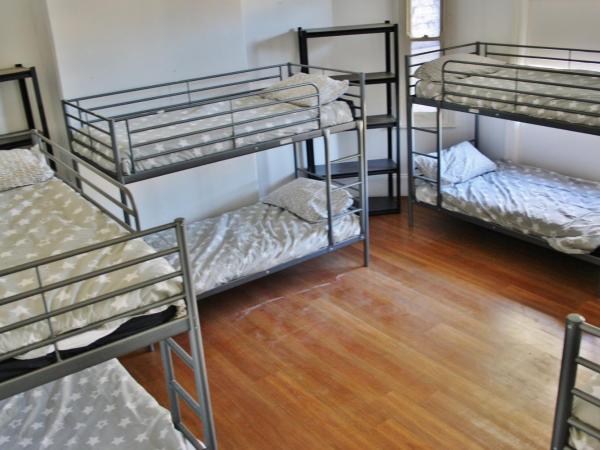 The Hive Hostel - Traveler Friendly, Passport Only : photo 1 de la chambre lit dans dortoir mixte de 10 lits