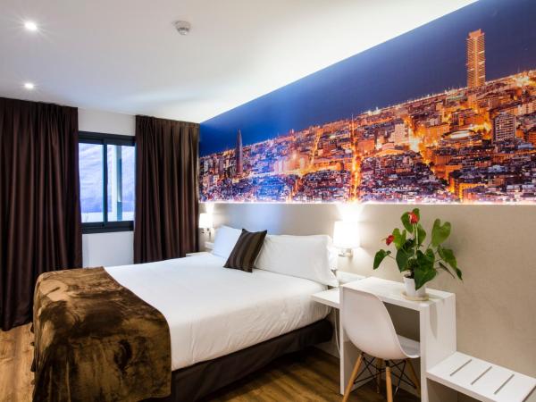Hotel BESTPRICE Gracia : photo 1 de la chambre chambre deluxe double ou lits jumeaux