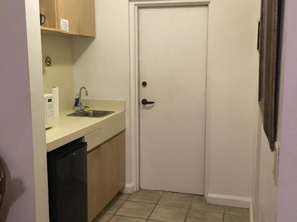 Courtyard Villa Hotel : photo 5 de la chambre chambre lit queen-size