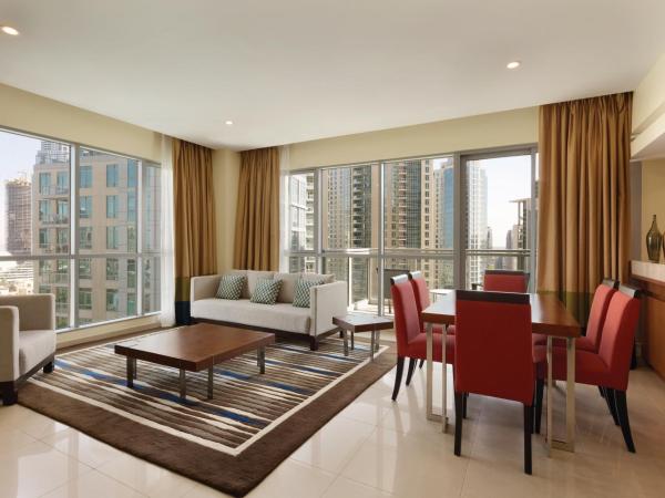 Ramada by Wyndham Downtown Dubai : photo 10 de la chambre hébergement 2 chambres, balcon avec vue sur burj khalifa, non-fumeurs