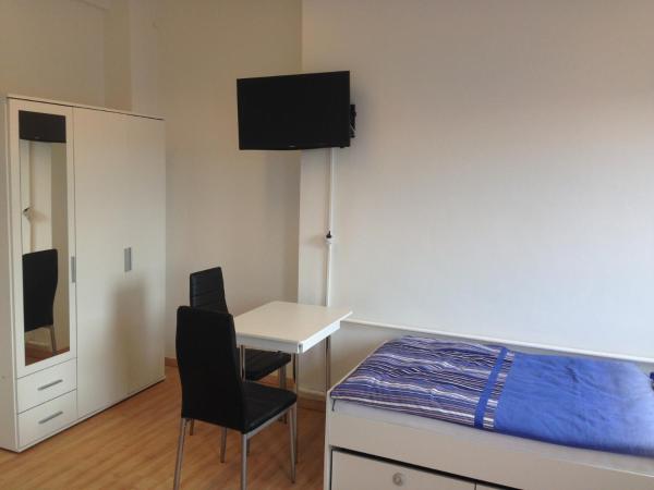 Montagehotel Bed & Steel : photo 1 de la chambre chambre simple Économique avec salle de bains commune