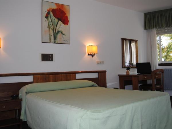 Hostal Palas : photo 2 de la chambre chambre simple avec salle de bains privative