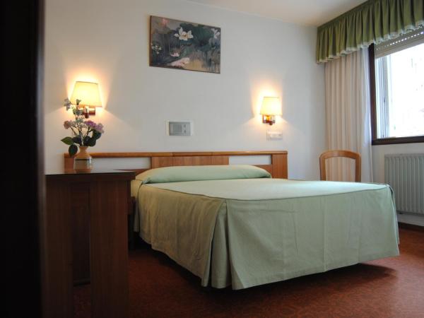 Hostal Palas : photo 10 de la chambre chambre double ou lits jumeaux