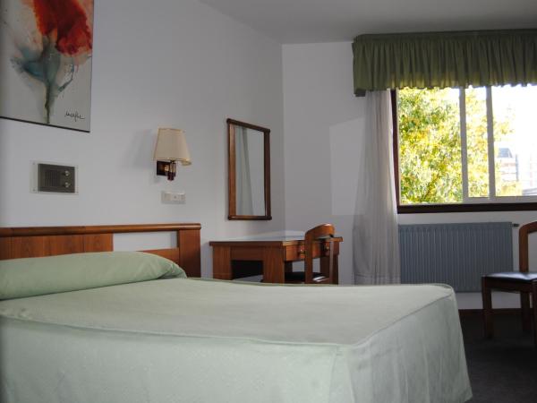 Hostal Palas : photo 4 de la chambre chambre simple avec salle de bains privative