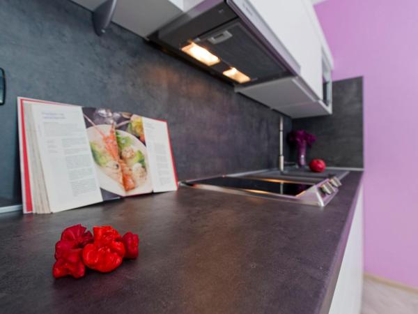 Apartments and Rooms Villa Dea ADULTS ONLY : photo 6 de la chambre appartement 1 chambre avec terrasse et vue sur le jardin