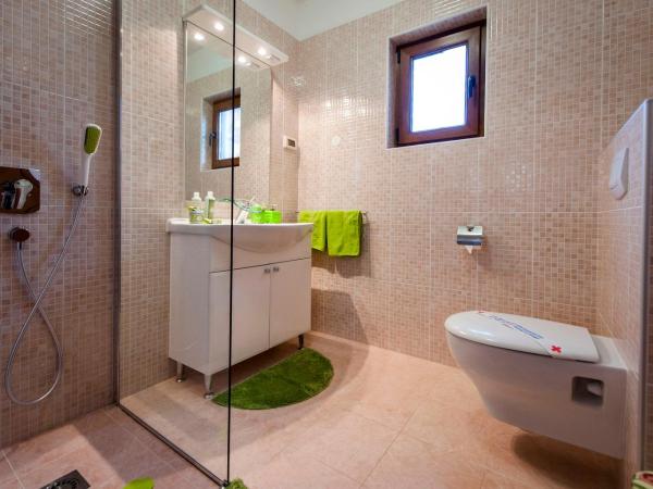 Apartments and Rooms Villa Dea ADULTS ONLY : photo 10 de la chambre appartement 1 chambre confort avec terrasse - vue sur jardin