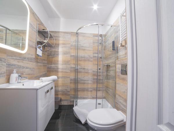 B&B La Fontaine : photo 5 de la chambre chambre double ou lits jumeaux supérieure - vue sur place du marché principale