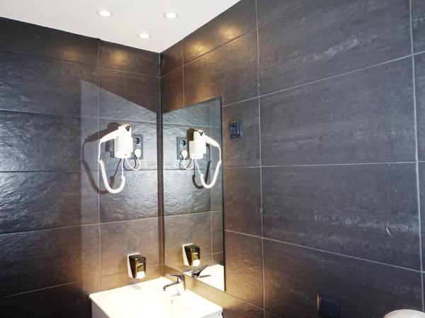 Far Home Atocha : photo 2 de la chambre chambre double avec salle de bains