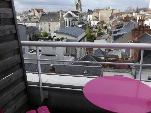 Séjours & Affaires Tours Léonard De Vinci : photo 6 de la chambre studio avec balcon 