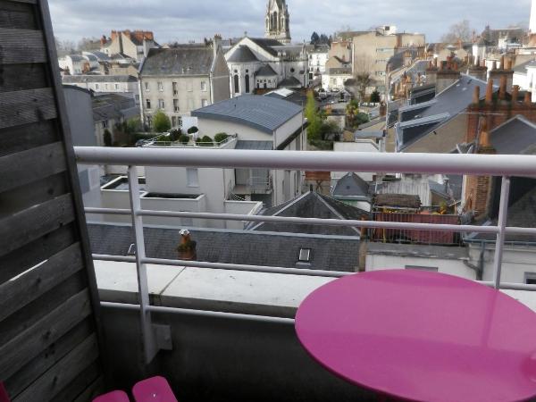 Séjours & Affaires Tours Léonard De Vinci : photo 6 de la chambre studio avec balcon 