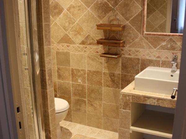 Hôtel le Chalet Fleuri : photo 2 de la chambre chambre lit queen-size