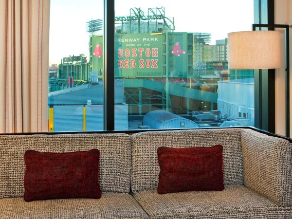 Hotel Commonwealth : photo 6 de la chambre chambre lit king-size fenway