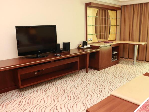 Park Regis Kris Kin Hotel : photo 6 de la chambre suite