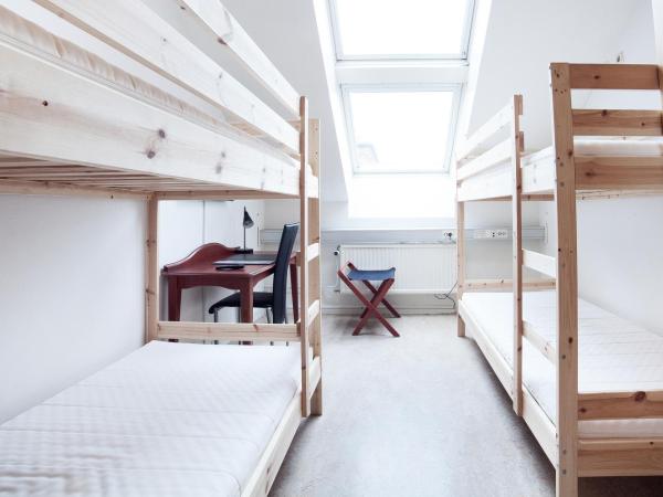 Pronova Hotell & Vandrarhem : photo 2 de la chambre chambre quadruple avec salle de bains commune