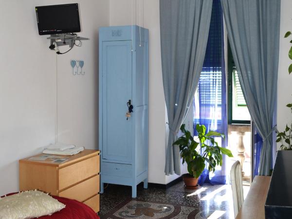 B&B Blue Home : photo 3 de la chambre chambre simple avec salle de bains commune