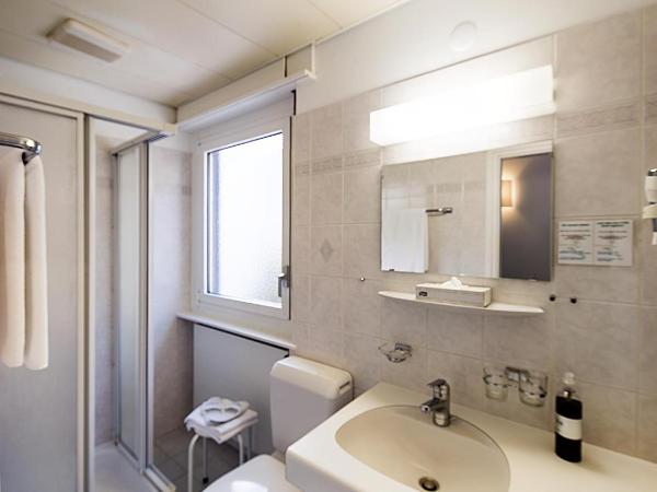 Hotel Stella SA : photo 4 de la chambre chambre double ou lits jumeaux Économique – vue sur montagne