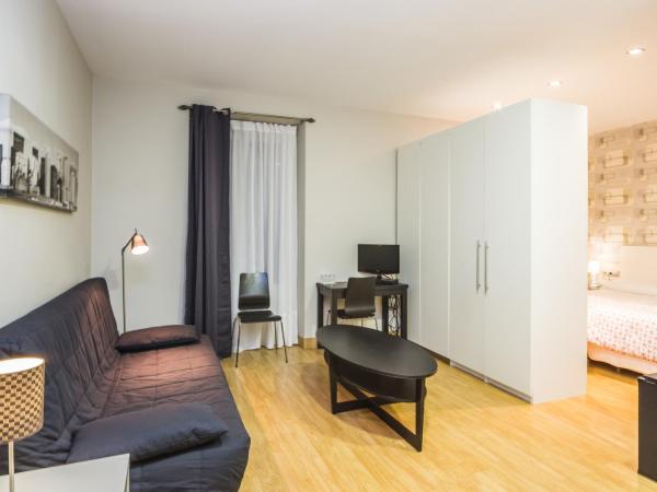 Pensión Altair : photo 4 de la chambre chambre quadruple avec salle de bains privative