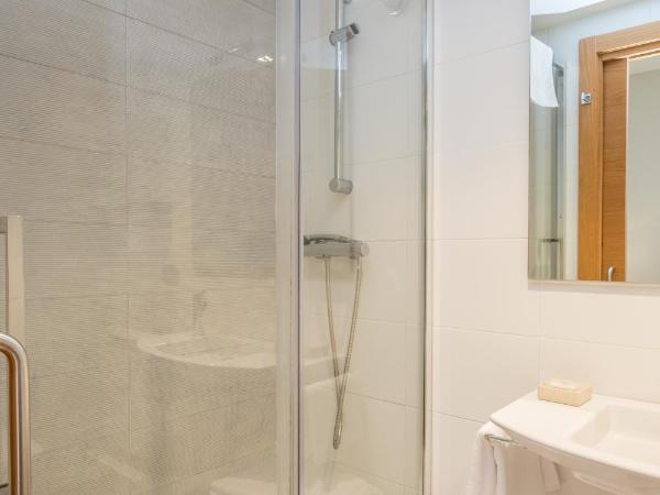 Pensión Altair : photo 8 de la chambre chambre quadruple avec salle de bains privative