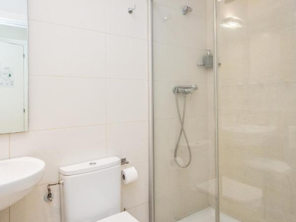 Pensión Altair : photo 10 de la chambre chambre double avec salle de bains privative