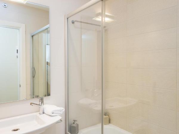 Pensión Altair : photo 8 de la chambre chambre double avec salle de bains privative