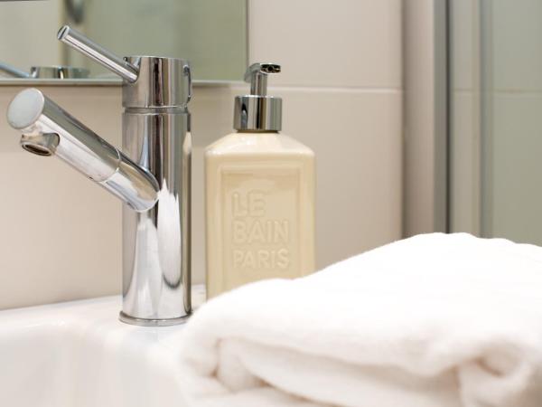 Pensión Altair : photo 9 de la chambre chambre double avec salle de bains privative