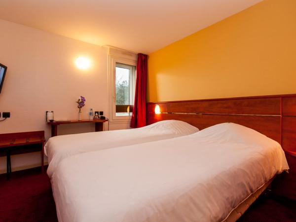 Brit Hotel Agen - L'Aquitaine : photo 8 de la chambre chambre lits jumeaux climatisée