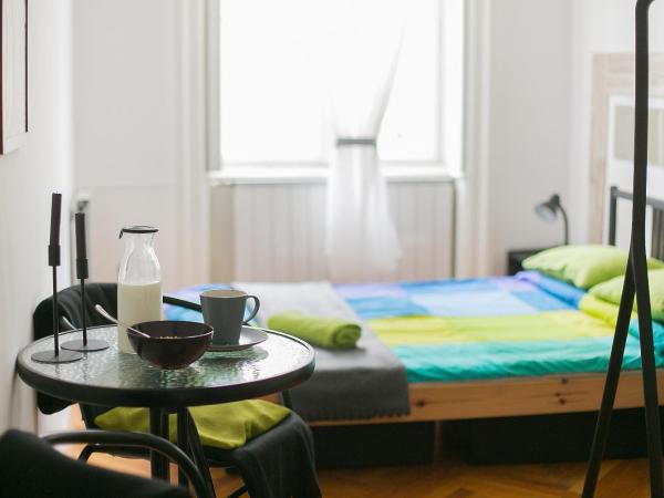 Friends Hostel & Apartments : photo 5 de la chambre chambre double ou lits jumeaux