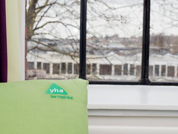 YHA Bristol : photo 1 de la chambre lit superposé en dortoir féminin avec salle de bains commune