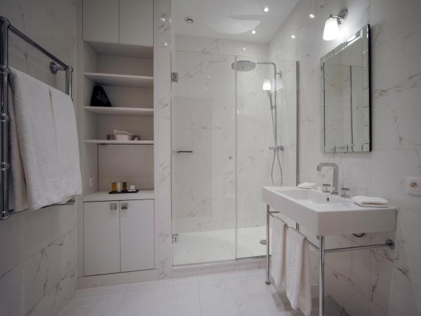 Relais12bis Bed & Breakfast By Eiffel Tower : photo 8 de la chambre chambre double ou lits jumeaux supérieure