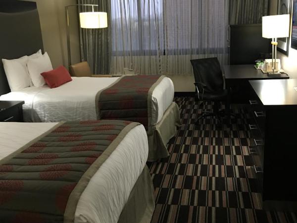 Ramada Plaza by Wyndham Charlotte South End Airport : photo 7 de la chambre chambre double affaires avec 2 lits doubles - non-fumeurs

