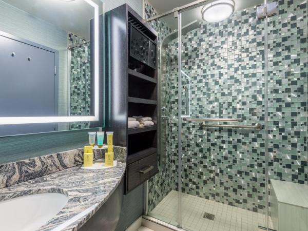 Applause Hotel Calgary Airport by CLIQUE : photo 3 de la chambre chambre lit king-size