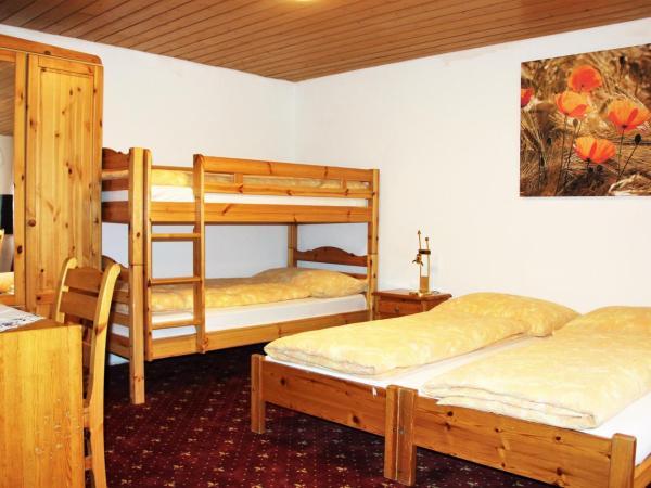 Hotel Eigerblick : photo 2 de la chambre chambre familiale avec salle de bains