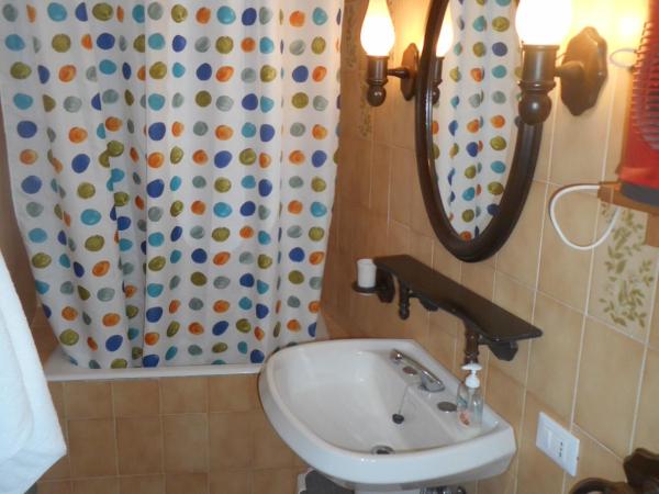 Agriturismo Mamma Chica : photo 4 de la chambre chambre double avec salle de bains privative