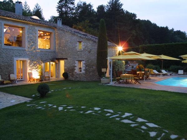 La Campagne St Lazare - Restaurant Chambres d'Hôtes Piscine & SPA : photo 8 de la chambre studio confort - côté piscine