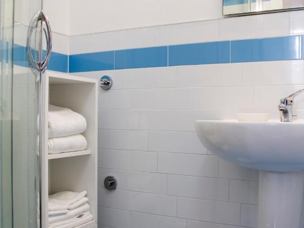 B&B Da Vinci : photo 4 de la chambre chambre lits jumeaux avec lit d’appoint - 301