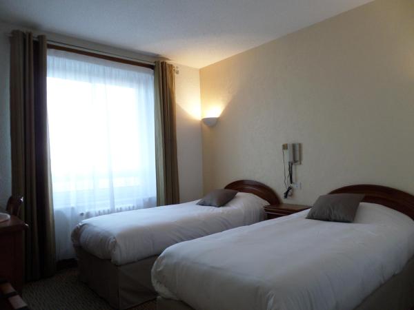 Hotel Des Tilleuls : photo 2 de la chambre chambre lits jumeaux avec douche