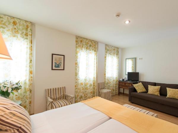 Hotel Alcántara : photo 3 de la chambre chambre familiale