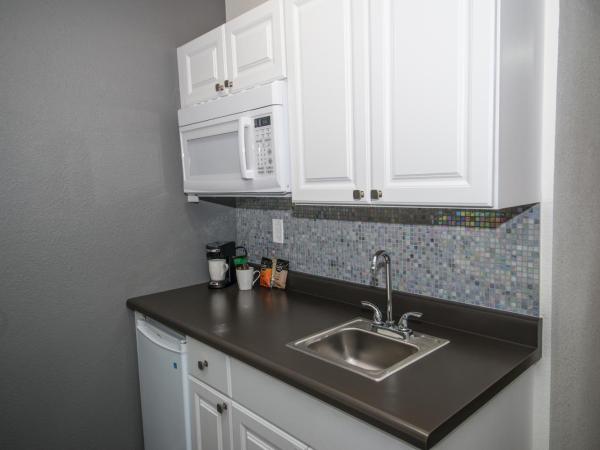 Siegel Select LV Strip-Convention Center : photo 4 de la chambre chambre lit king-size avec kitchenette