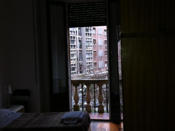 Hotel Gambara : photo 6 de la chambre chambre double ou lits jumeaux Économique avec salle de bains commune