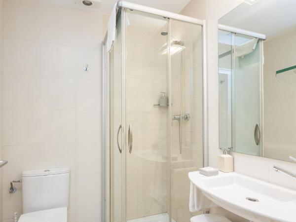 Pensión Altair : photo 1 de la chambre chambre double avec salle de bains privative