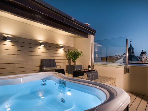 Catalonia Gran Vía Madrid : photo 1 de la chambre suite avec terrasse et bain à remous