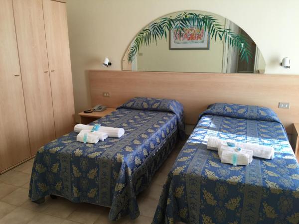 Hotel Riviera : photo 6 de la chambre chambre double ou lits jumeaux
