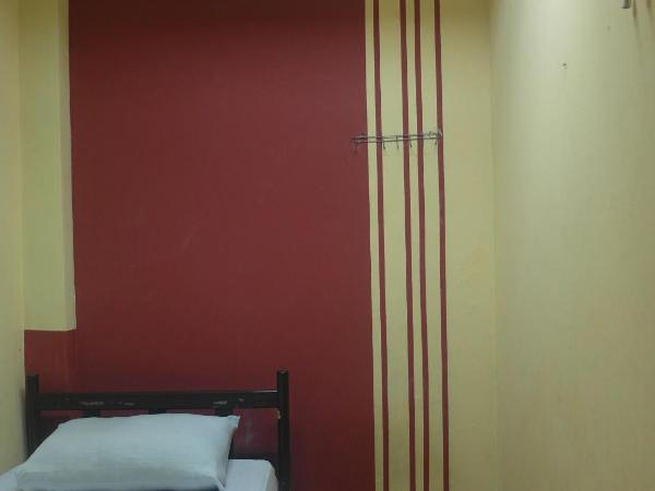 Oasis Guest House : photo 3 de la chambre chambre simple avec salle de bains commune et climatisation