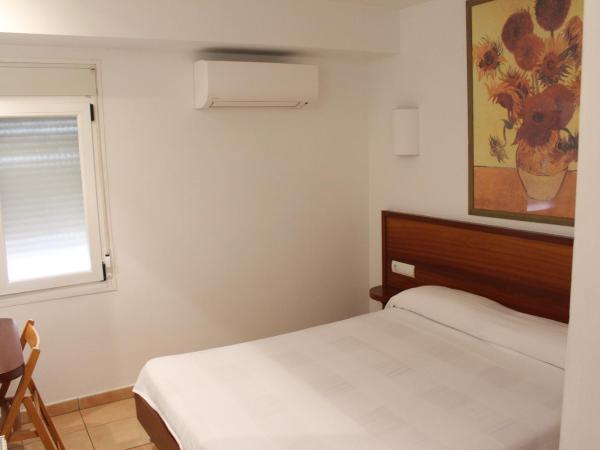 Hostal Cristina : photo 4 de la chambre chambre double ou lits jumeaux